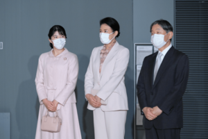 11月10日、『皇居三の丸尚蔵館』を訪問された際も、お二方の所作はシンクロしていた