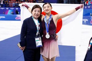 坂本花織選手と中野園子コーチ（撮影／JMPA）