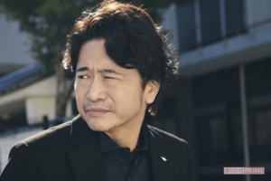 萩原聖人　はぎわら・まさと　1971年8月21日生まれ、神奈川県出身。'94年、映画『学校』、『月はどっちに出ている』、『教祖誕生』で日本アカデミー賞新人俳優賞、話題賞（俳優部門）を受賞。『マークスの山』（’95）、『CURE』（’97）で同賞優秀助演男優賞ほかを受賞。近年の主な出演作に、『島守の塔』（’22）、『海の沈黙』（’24）、『栄光のバックホーム』（’25）、『ハローマイフレンド』『君が最後に遺した歌』『2126年、海の星をさがして』（すべて’26）など。（撮影／山田智絵）