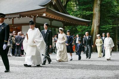 '13年3月、留学中だった眞子さまを除く秋篠宮ご一家が式年遷宮にあたって、三重県の『伊勢神宮』を参拝された