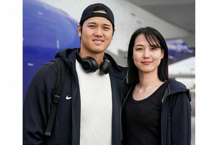 初登場時の真美子さん。髪形をマネる女性も多い（ドジャース公式インスタグラムより）