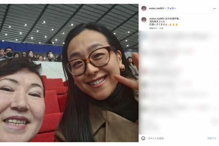 浅田真央とのツーショットを公開した伊藤みどり（本人インスタグラムより）