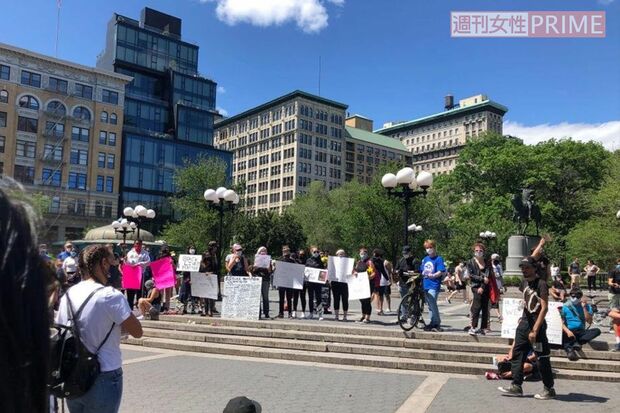 6月2日、マンハッタンで行われた人種差別抗議デモ。田中さんは集会に参加した（ニューヨーク在住・田中さん提供写真）