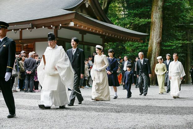 '13年3月、留学中だった眞子さまを除く秋篠宮ご一家が式年遷宮にあたって、三重県の『伊勢神宮』を参拝された