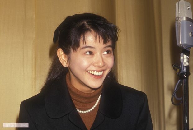 少しシックな雰囲気の小泉今日子