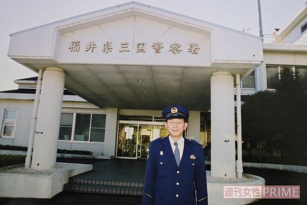 警察官時代の茂さん。東尋坊を管轄する三国署（現・坂井西署）の副所長を務め、自殺問題と向き合った。