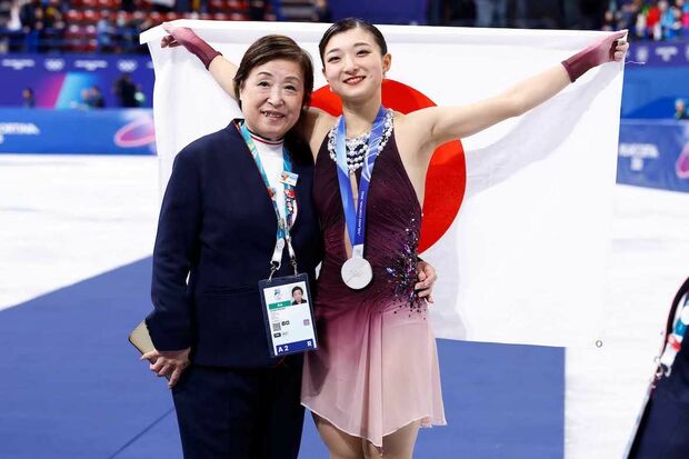 坂本花織選手と中野園子コーチ（撮影／JMPA）