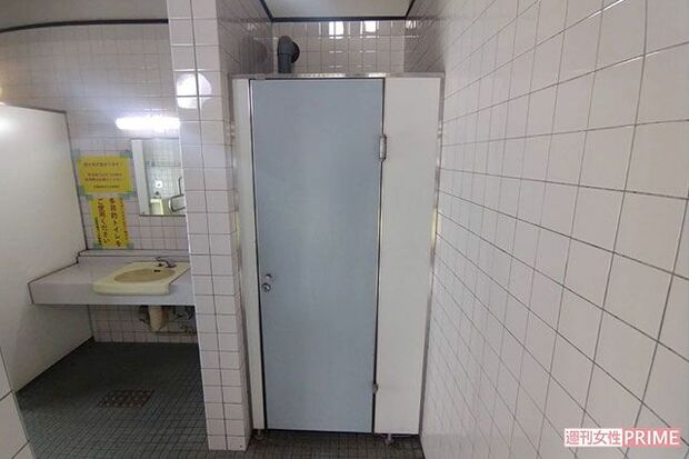 《京都南丹市事件》安達優希容疑者逮捕後、警察がくまなく調べた『るり渓』公衆トイレの掃除用具入れ