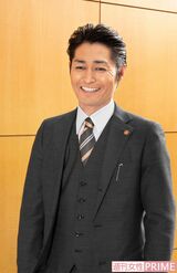 安田顕　撮影／佐藤靖彦