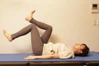 矯正の魔術師・清水ろっかん先生が伝授、脚のむくみを解消する簡単エクサ！