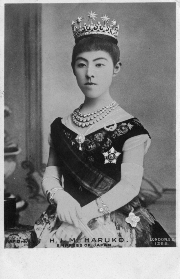 昭憲皇太后。社会福祉や女子教育の普及などに力を尽くした(GrenvilleCollinsPostcardCollection/MaryEvansPictureLibrary/共同通信イメージズ)