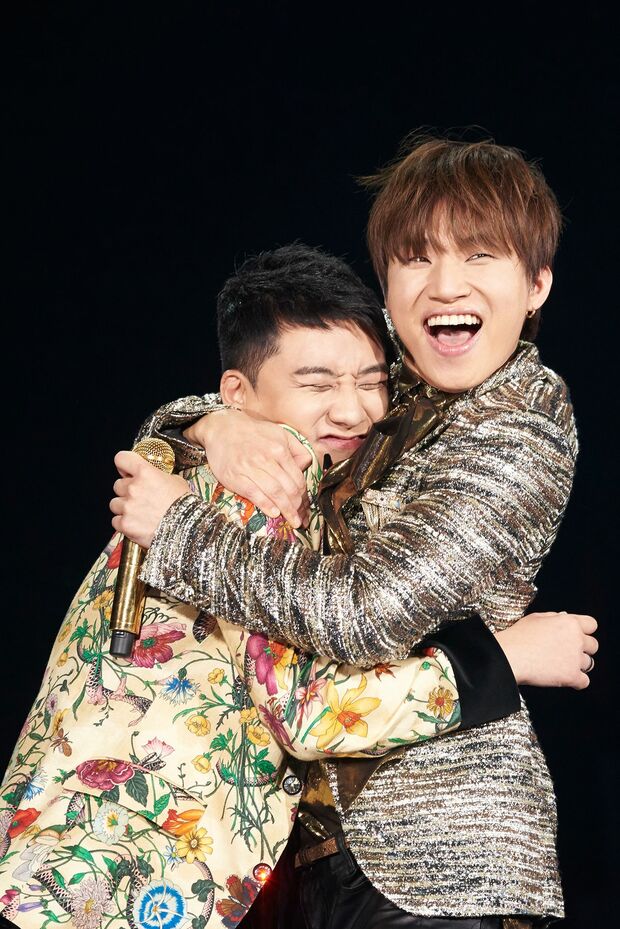 V.I(左)とD-LITE(右)