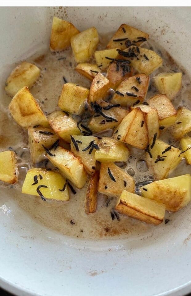 ジャガイモに塩昆布を乗せた料理（松居のブログより）