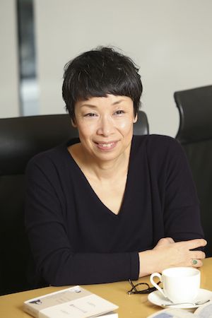  ひらまつ・ようこ●1958年、岡山県生まれ。1993年、『とっておきのタイ料理』を刊行。2006年、『買えない味』で第16回Bunkamuraドゥマゴ文学賞、2012年、『野蛮な読書』で第28回講談社エッセイ賞を受賞。　撮影／佐々木みどり