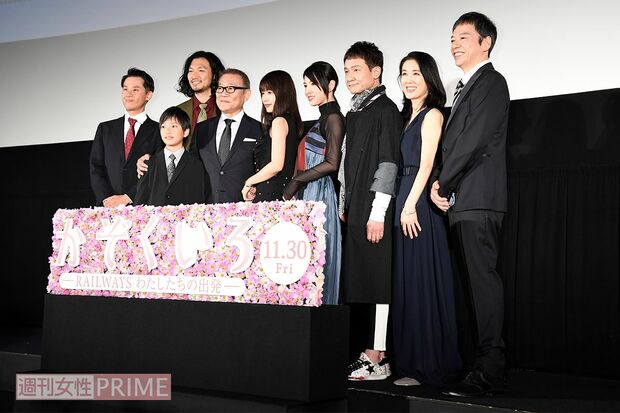 有村架純・國村隼主演の『かぞくいろ-RAILWAYS わたしたちの出発-』（11月30日全国公開）では、鉄道の運転士を目指す有村の厳しい先輩役を熱演。完成披露試写会では、「別の職業につくとしたら？」という質問に、「生まれ変わっても私になりたい」と独特のボケを披露。会場に笑いが。撮影／森田晃博