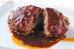 コンビニのチルド惣菜といえばやっぱりハンバーグ（撮影／山田智絵）