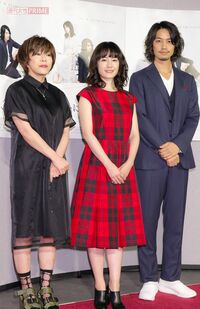 NHK『運命に、似た恋』を手掛けた北川悦吏子（左、2016年）