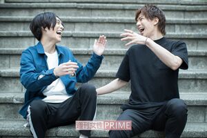 左から平間壮一、柿澤勇人　撮影／廣瀬靖士