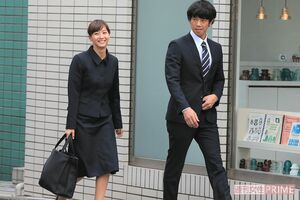 子どもの幼稚園の入学式に参加する藤本美貴と庄司智春