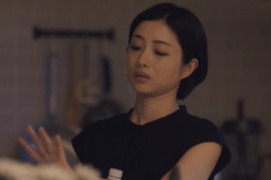 視聴者が注目した石原さとみの手（Xより）