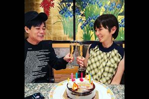 誕生日は家族で迎えたとインスタグラムで投稿した渡辺満里奈さん。夫・名倉潤さんとの仲の良さが感じられる(本人インスタグラムより)