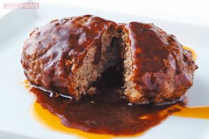 コンビニのチルド惣菜といえばやっぱりハンバーグ（撮影／山田智絵）