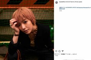 ピンク系のカラーに染めた唐田えりか、清純系とは違う顔に（公式インスタグラムより）