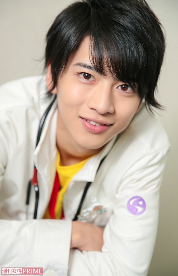 『仮面ライダーエグゼイド』で、主役の宝生永夢を演じている飯島寛騎　撮影／佐藤靖彦