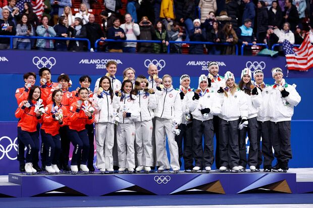 ミラノ・コルティナ五輪、フィギュアスケート団体戦の表彰式　撮影／JMPA