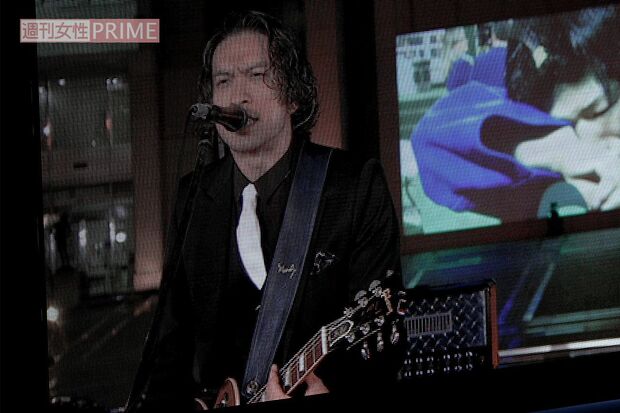 2016年のNHK紅白で、都庁前から中継で歌ったTOKIOの5人