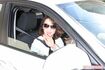 都内の自宅から出てきた景子夫人を直撃。50代とは思えない美しさが印象的だ