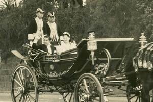 '59年4月10日、渡邉さんも現地取材したご成婚パレードには50万人以上の観衆が