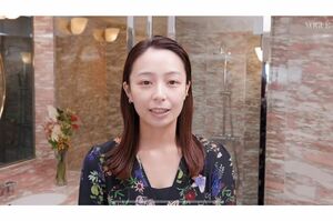 『VOGUEJAPAN』のメイクアップ動画ですっぴんを披露した宇垣。（YouTubeより）