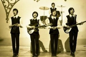 オリジナルメンバーが44年ぶりに再結成(沢田は前列右から2番目)