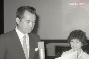 1982年のアニメ『二死満塁』に本人役で特別出演。声優の田中真弓からアドバイスを受ける長嶋茂雄さん