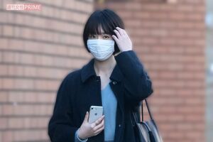 2020年12月、事務仕事のために出勤する唐田えりか