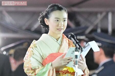 『天皇陛下御即位をお祝いする国民祭典』で約2分半、祝辞を読み上げた芦田愛菜（2019年11月9日）
