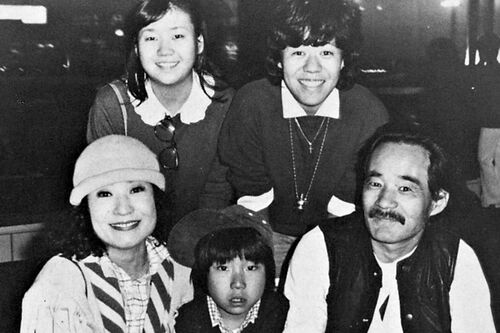 家族と。前列左からメイコ、善之介、善行。後列左からはづき、カンナ