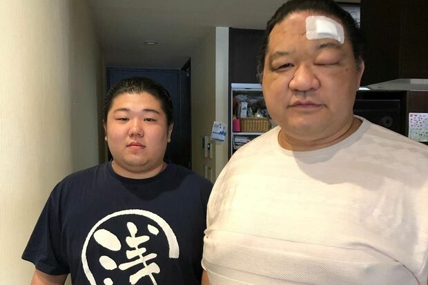 浅香山親方と写る三浦公大容疑者（相撲部屋インスタグラム）