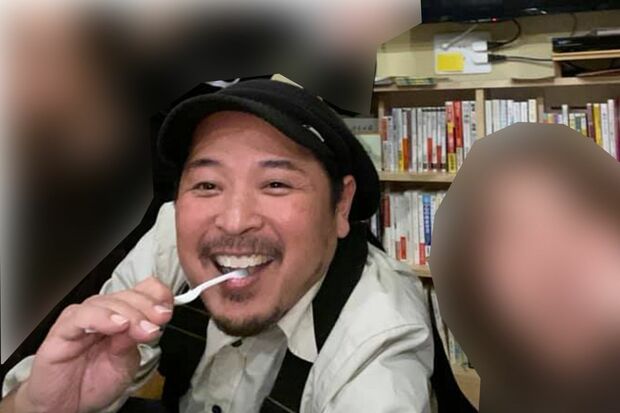 女性の宿泊客と戯れる武内俊晴容被告（本人SNSより）