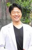 中村弘志先生●中村接骨院院長、中村薬漢方堂代表。柔道整復師の資格を取得後、同院を開業し多数のメディアで活躍。著書に『悪い姿勢は天井を見つめて治しなさい』（ビジネス社）