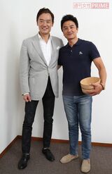 （左から）中田宏、原田龍二
