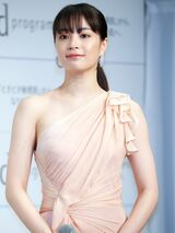 『モイストケア プログラム』シリーズを愛用する広瀬すず。楽屋に持ち込むこともあるとか　撮影／伊藤和幸