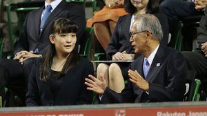 眞子さま ガッチリ体型のイケメンと横浜デート後に東横線でラブラブなご様子 週刊女性prime