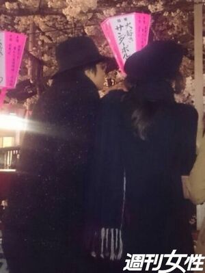 杏＆東出昌大、メガネ姿でつかの間の中目黒お花見デート（2015年3月）