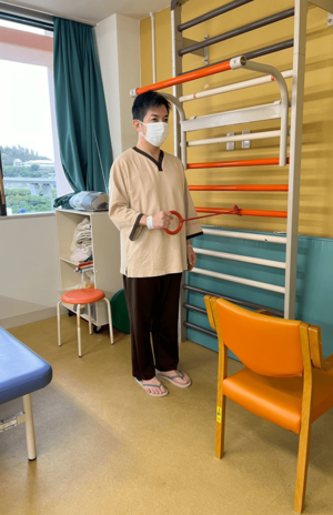 手術後、数日で始めたというリハビリ。懸命に取り組むものの、毎日涙があふれて止まらなかったという