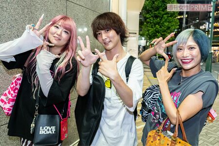 取材中に『ぱーてぃーちゃん』メンバーそろって決めポーズも披露