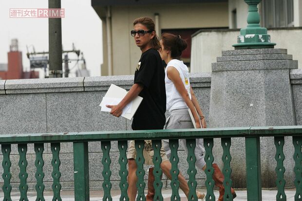 2006年6月、娘のプレスクール送迎に来た木村拓哉と工藤静香