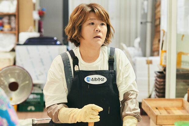 Netflixシリーズ『私たちのブルース』独占配信中