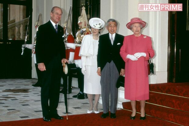 '98年6月にイギリスをご訪問された上皇ご夫妻。エリザベス女王とフィリップ王配に歓迎を受けた
